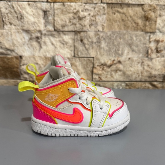 Nike baby Size 4 White and Neon Pink Sneakers - Picture 1 of 4